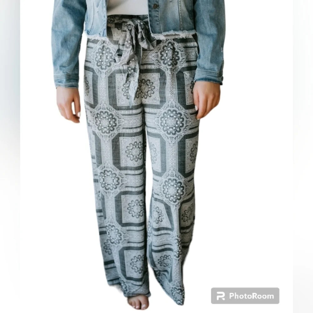 Mystree Women's Cropped Scarf Print Flowy Selene Pants Size Medium NWT